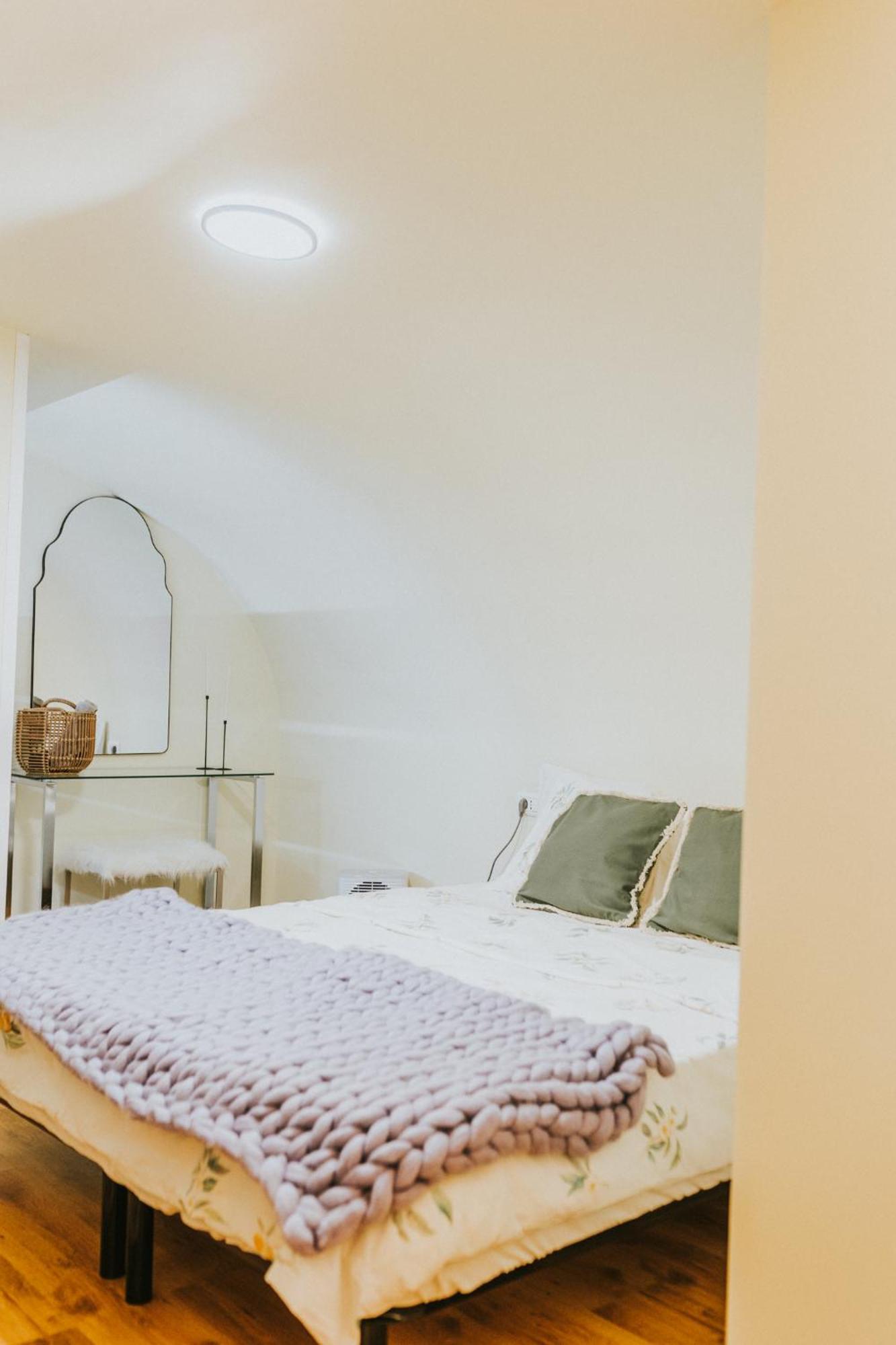 Locart -Cozy Downtown Apartment, Near Black Church With Free Wi-Fi Braşov Eksteriør billede